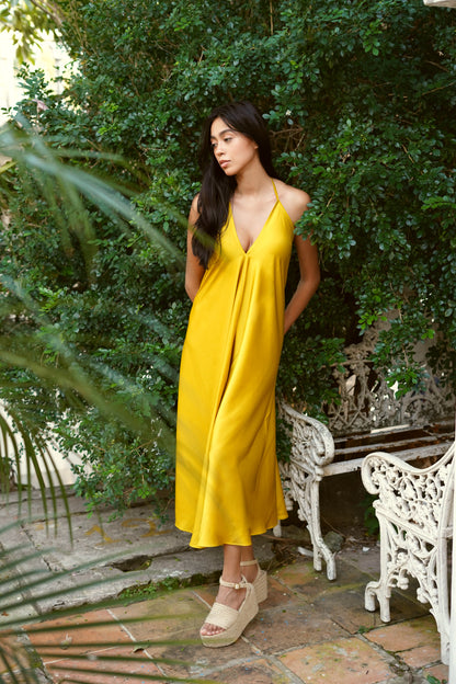 Vestido Satinado Escote Pico